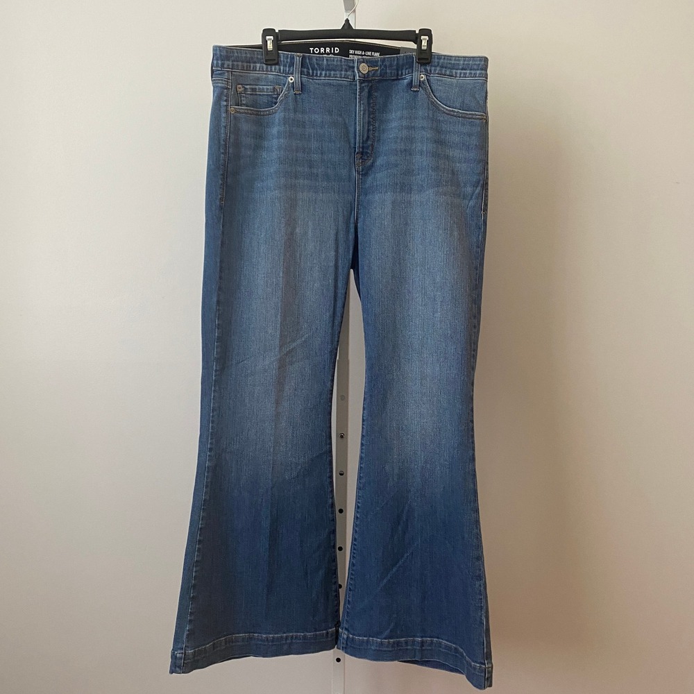 Torid 18R Blue Jeans Sky‎ High A-Line Flare Premium Stretch Denim 70s Retro Boho